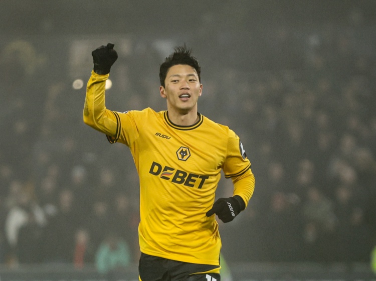 kaiyun-荷媒:埃因霍温有意租借+选择买断引进黄喜灿,但狼队暂未同意