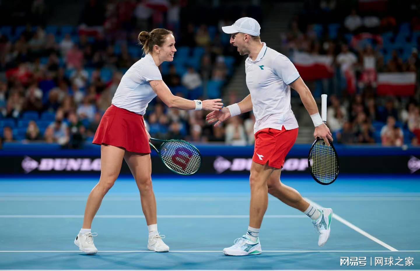 kaiyun-波兰逆转首夺联合杯，本西奇送蛋丝袜仍难救主，瓦林卡被批拖油瓶