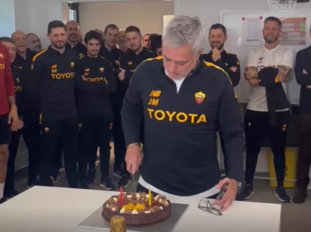 kaiyun.com-22载 1076战 60岁穆里尼奥是葡国夺冠最多教练！