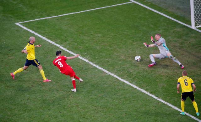 kaiyun-莱万昂着头告别欧洲杯 他一己之力率波兰延续希望