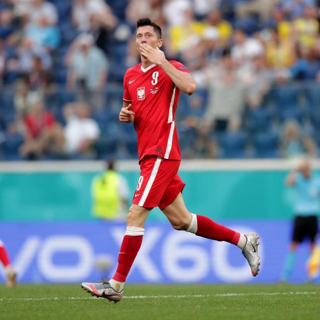 kaiyun-莱万昂着头告别欧洲杯 他一己之力率波兰延续希望